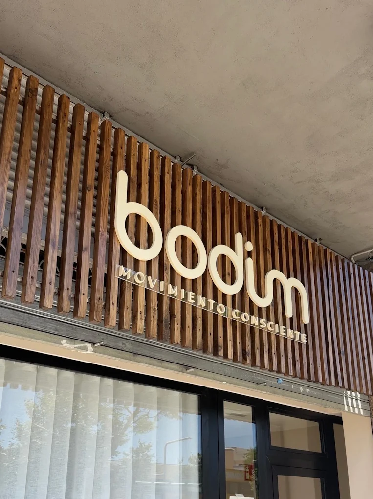 Cartel de próxima apertura de Bodim